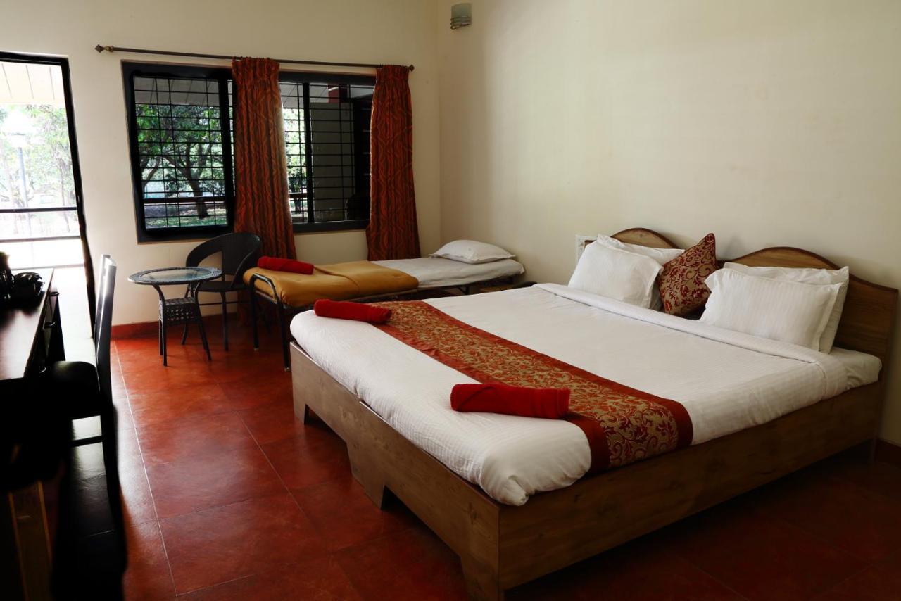 Pinewood Resort Karjat Exterior foto